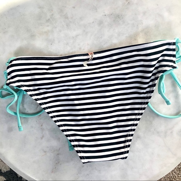 NWOT❗️Forever 21 black & white bikini bottom - Picture 2 of 3